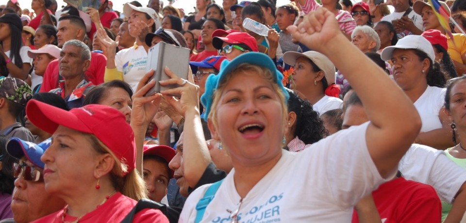 Mujeres revolucionarias se movilizaron por la paz de la patria