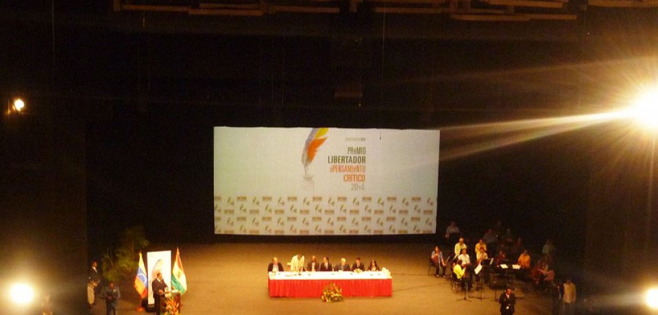 Filósofo boliviano Juan José Bautista S. recibió Premio Libertador al Pensamiento Crítico