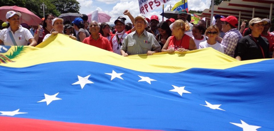 Multitudinaria movilización revolucionaria para conmemorar el Día de la Resistencia Indígena