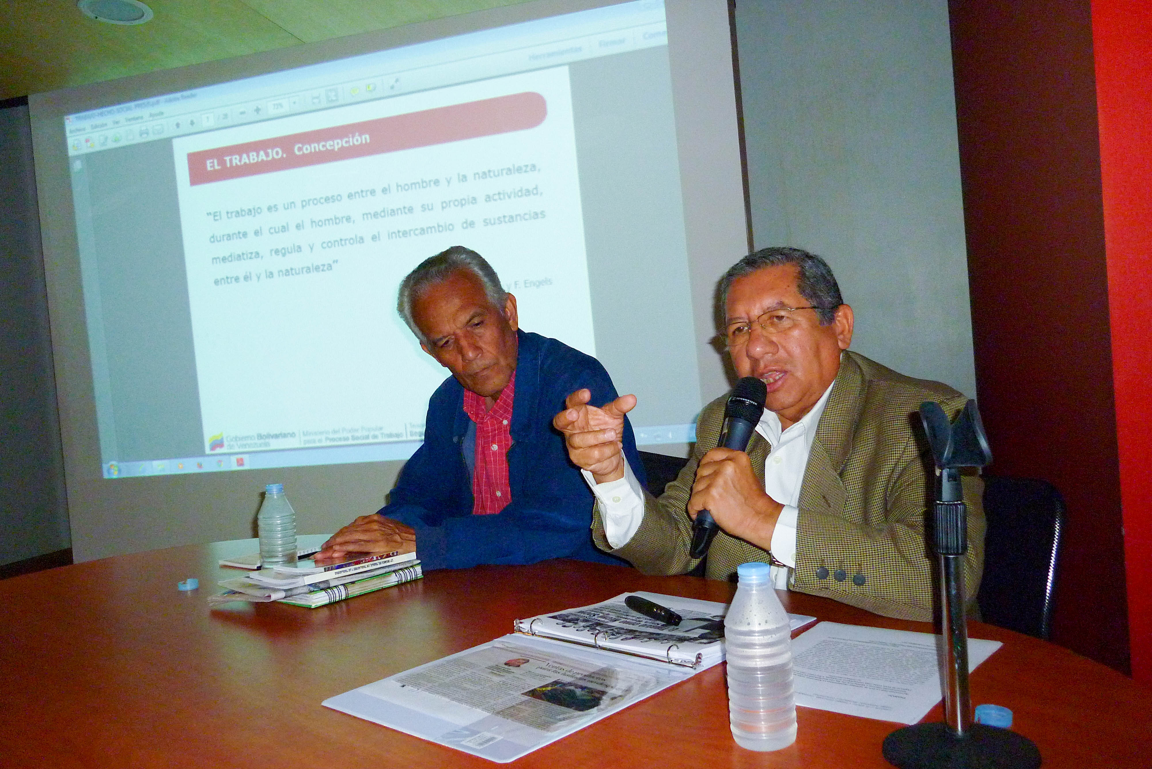 Conversatorio “El trabajo como hecho social” en el Ministerio de Hábitat y Vivienda