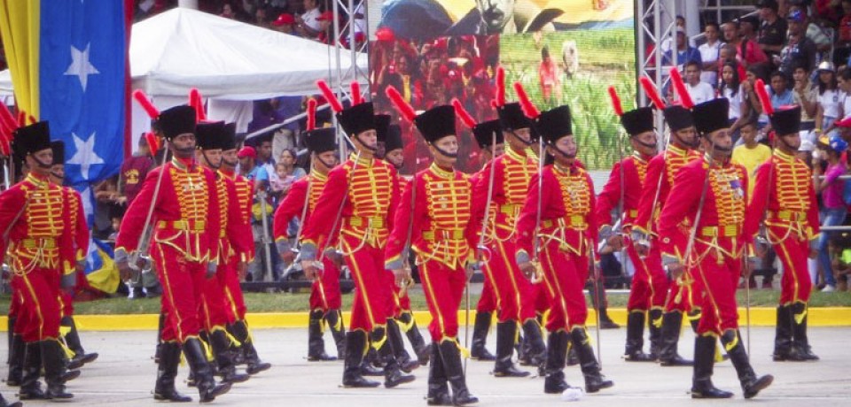 Hermoso y monumental desfile por el bicentenario del natalicio de Zamora