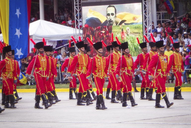 Hermoso y monumental desfile por el bicentenario del natalicio de Zamora